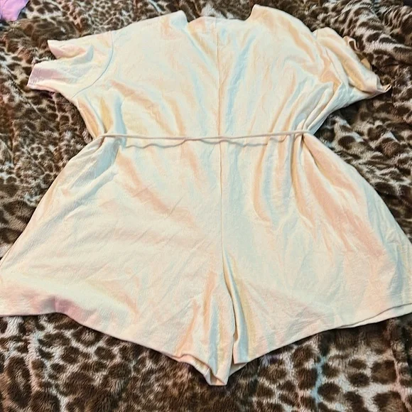 Old Navy Light Cream Textured One piece - Picture 5 of 5